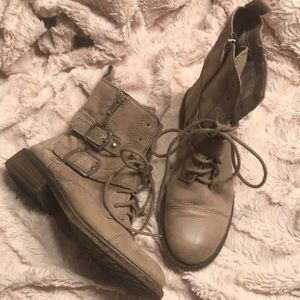 Lucky Brand women’s size 7.5 griege boot